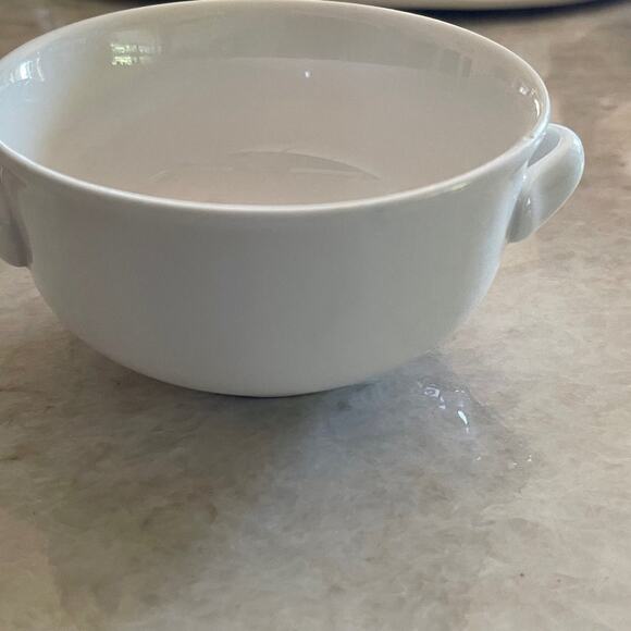 Villeroy & Boch white porcelain soup bowl double handles 4-1/4” - Picture 2 of 13